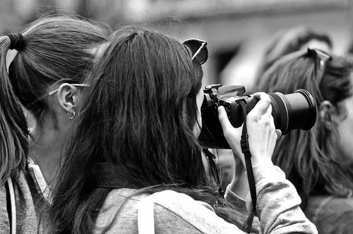 25 April 2017  - Women photographing the demonstration)