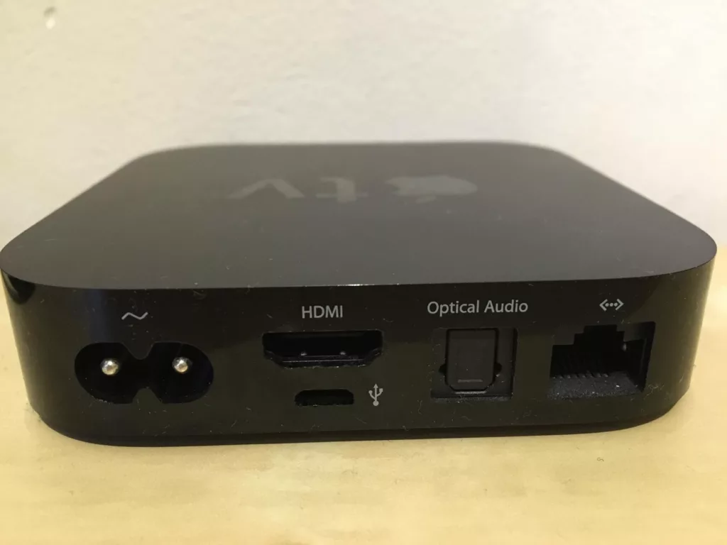 File:Arrière Apple TV 3RevA.JPG - a black apple tv box sitting on a table