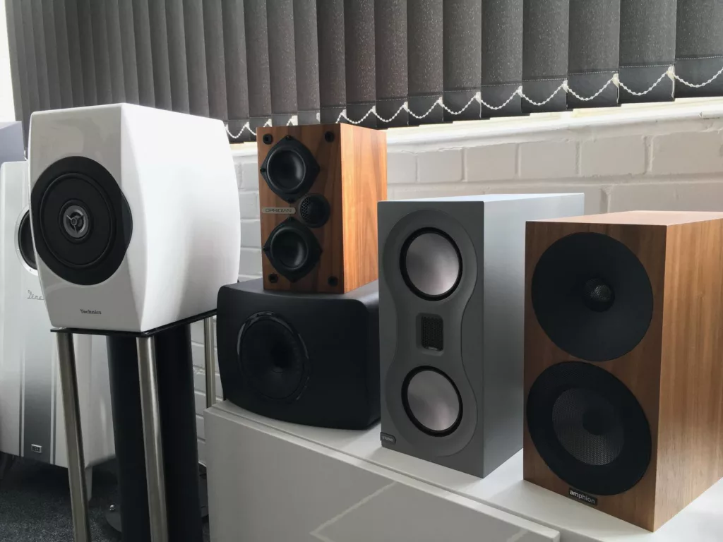 File:High quality loudspeakers (41110720310).jpg - a bunch of speakers sitting on top of a white she