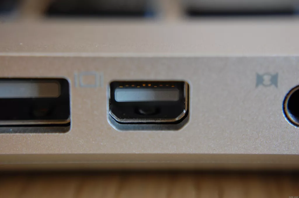 File:Mini DisplayPort on Apple MacBook.jpg - a close up of a computer keyboard with two switches